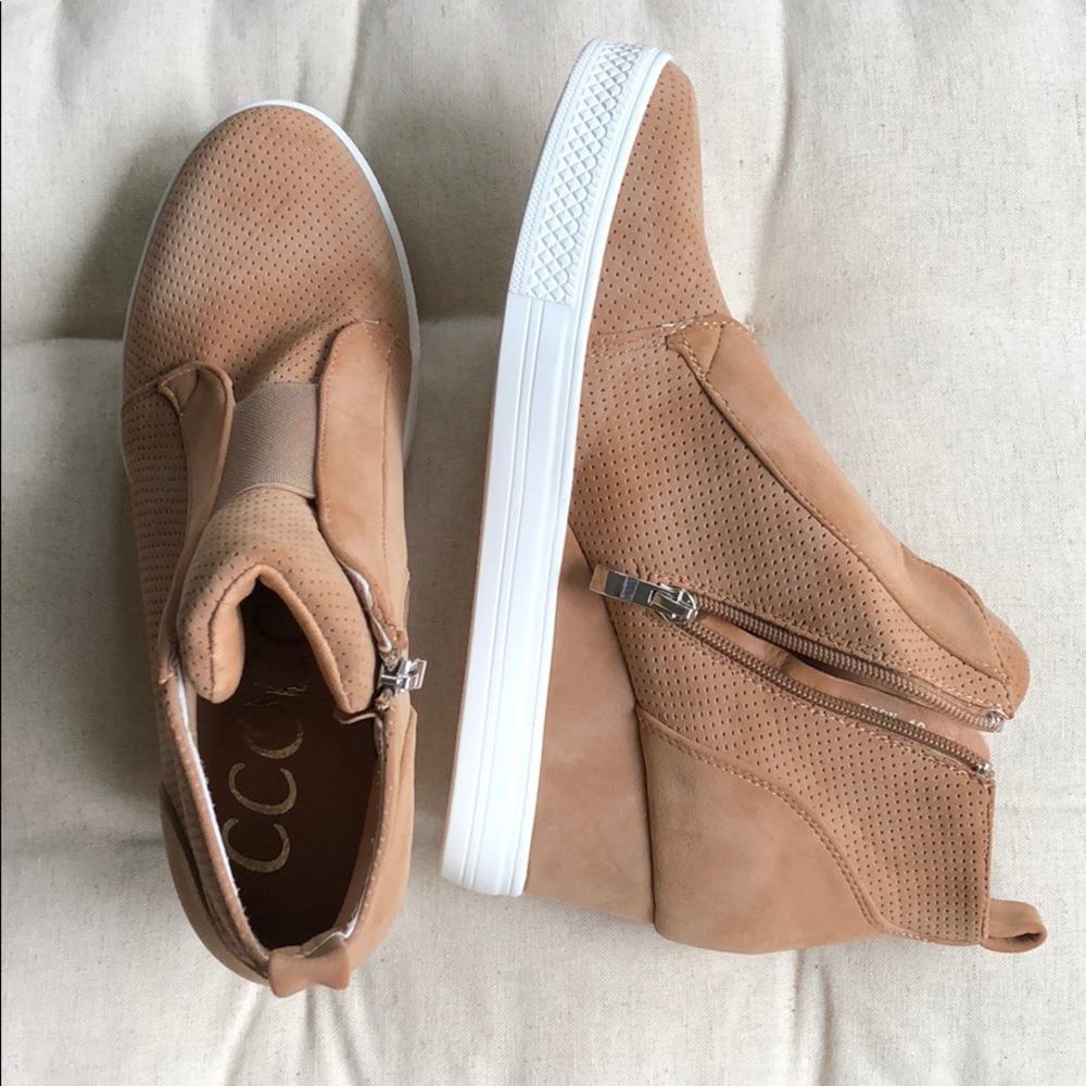 NEW Wedge Booties 10 Camel